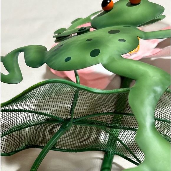 Metal spinning garden stake (1). Home Interiors “FROGGY’S FLORAL WINDMILL “ - Picture 5 of 9
